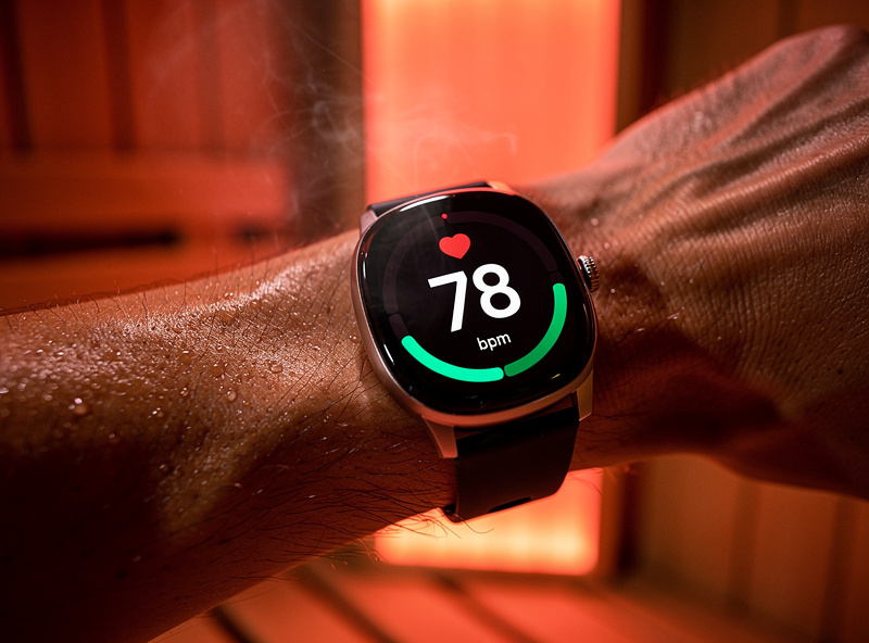 Smartwatch showing heart rate during sauna
