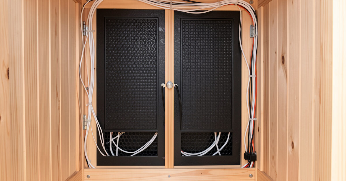 Low-EMF infrared sauna