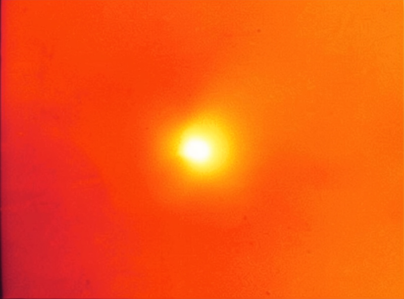 Thermal camera comparison showing the directional hot spot of a near-infrared emitter versus the even warmth of a far-infrared panel