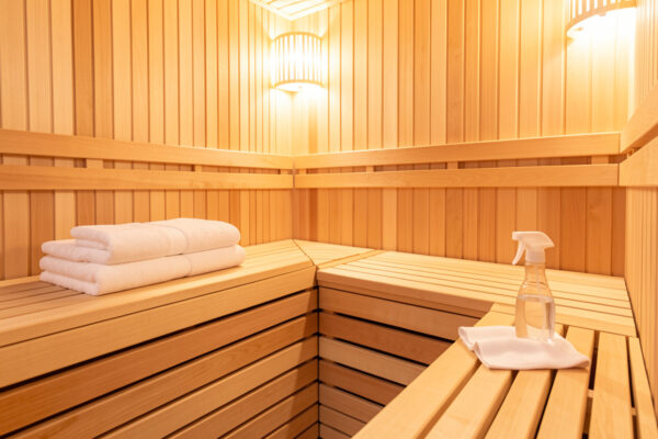 Shared-Sauna Hygiene: Towels, Covers, and Wiping Down Between Users