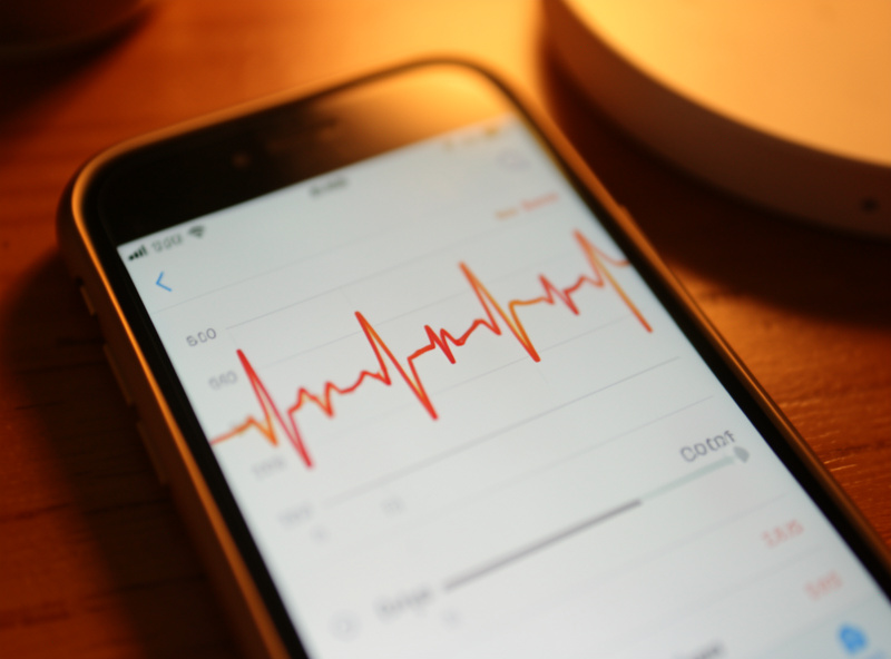 Smartphone screen showing a heart-rate graph rising during a sauna session